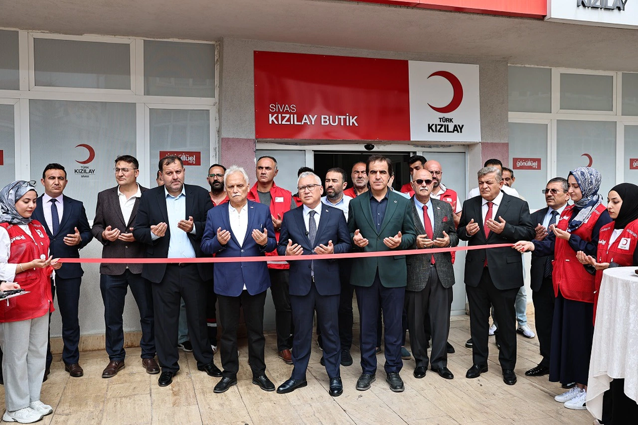 Sivas'ta Türk Kızılay Butik Mağazası hizmete açıldı