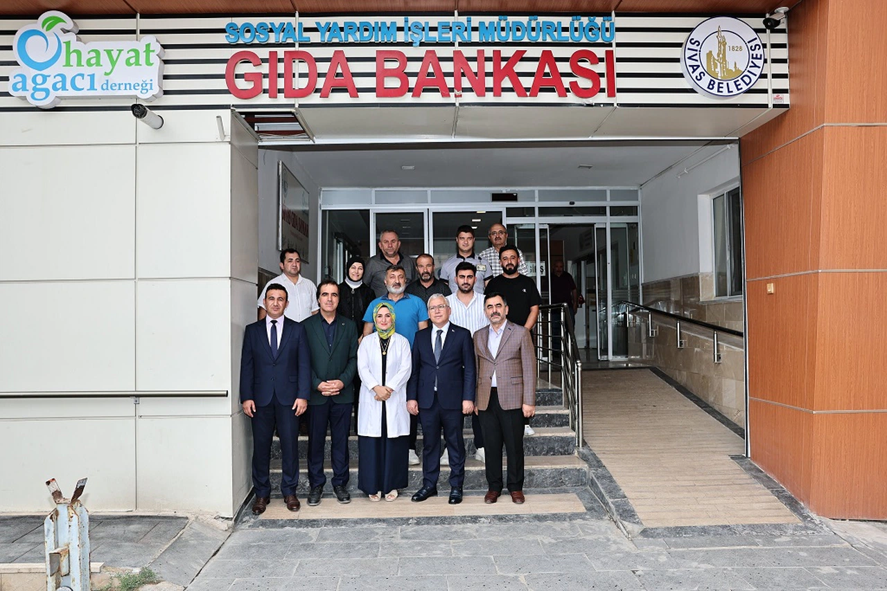 Sivas Valisi'nden Gıda Bankası gezisi