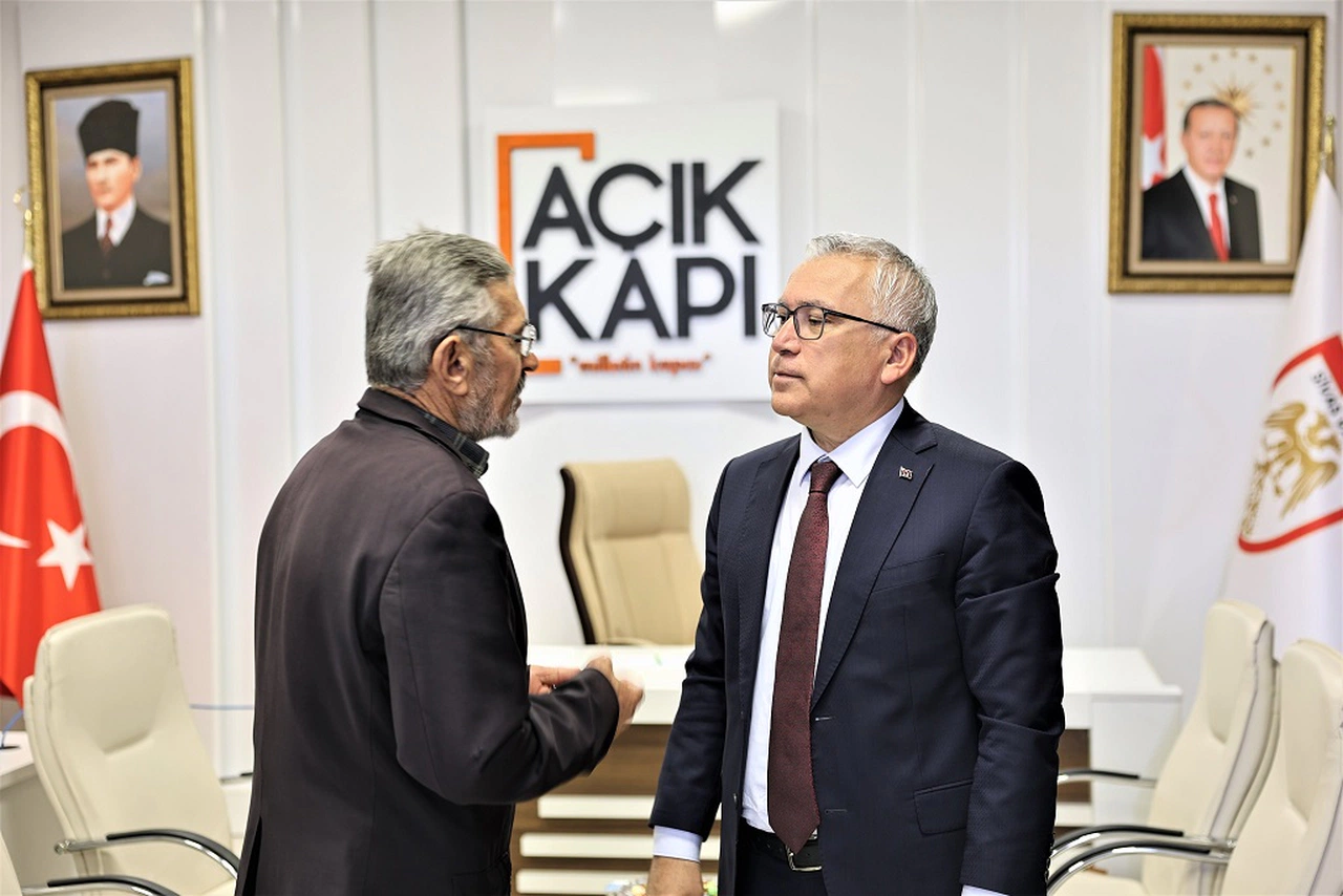 Sivas'ta "Açık Kapı, Milletin Kapısı"na büyük ilgi