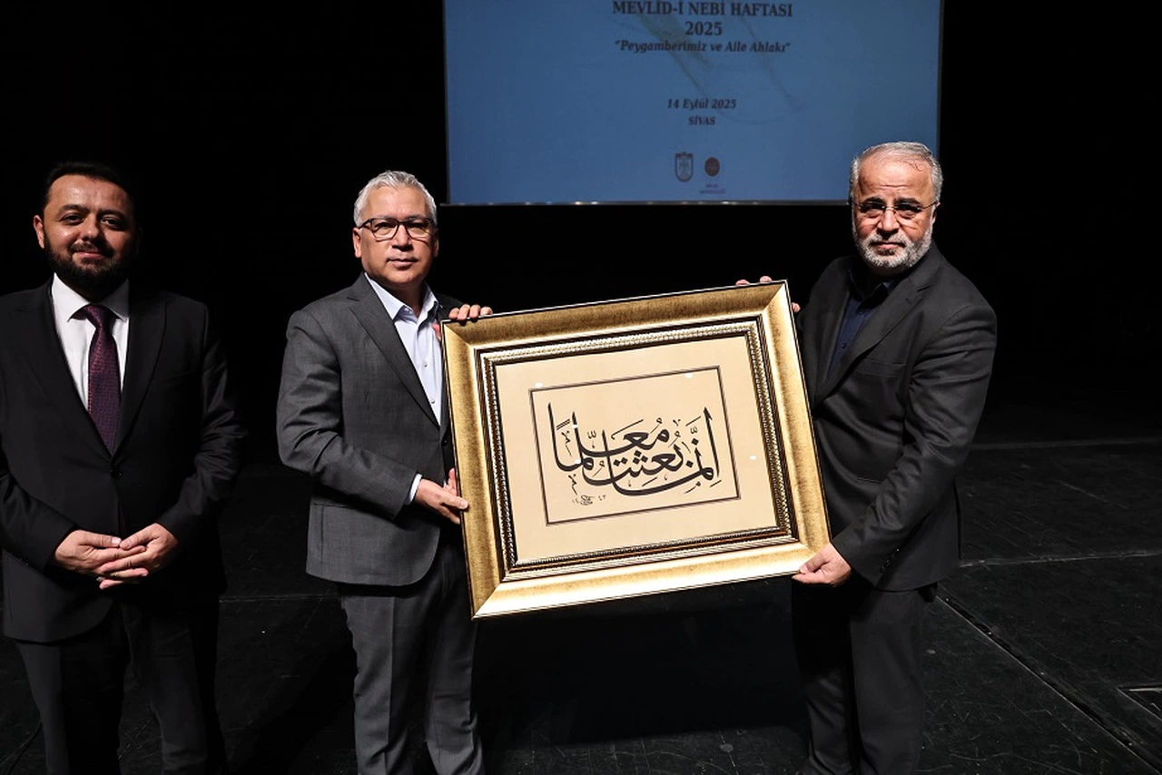 Sivas Valisi Şimşek: O bizlere daima yol göstericidir