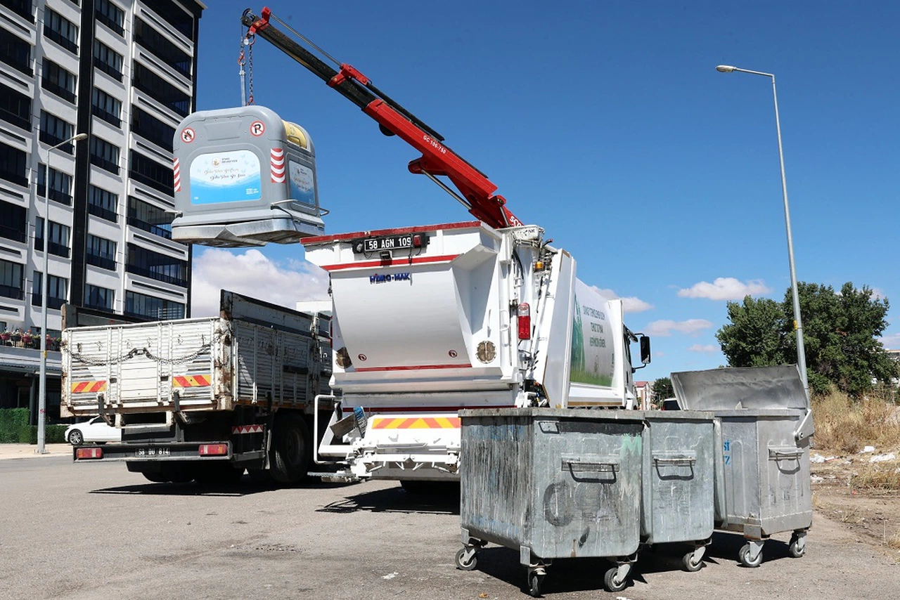 Sivas'ta çöp konteynerleri değiştiriliyor