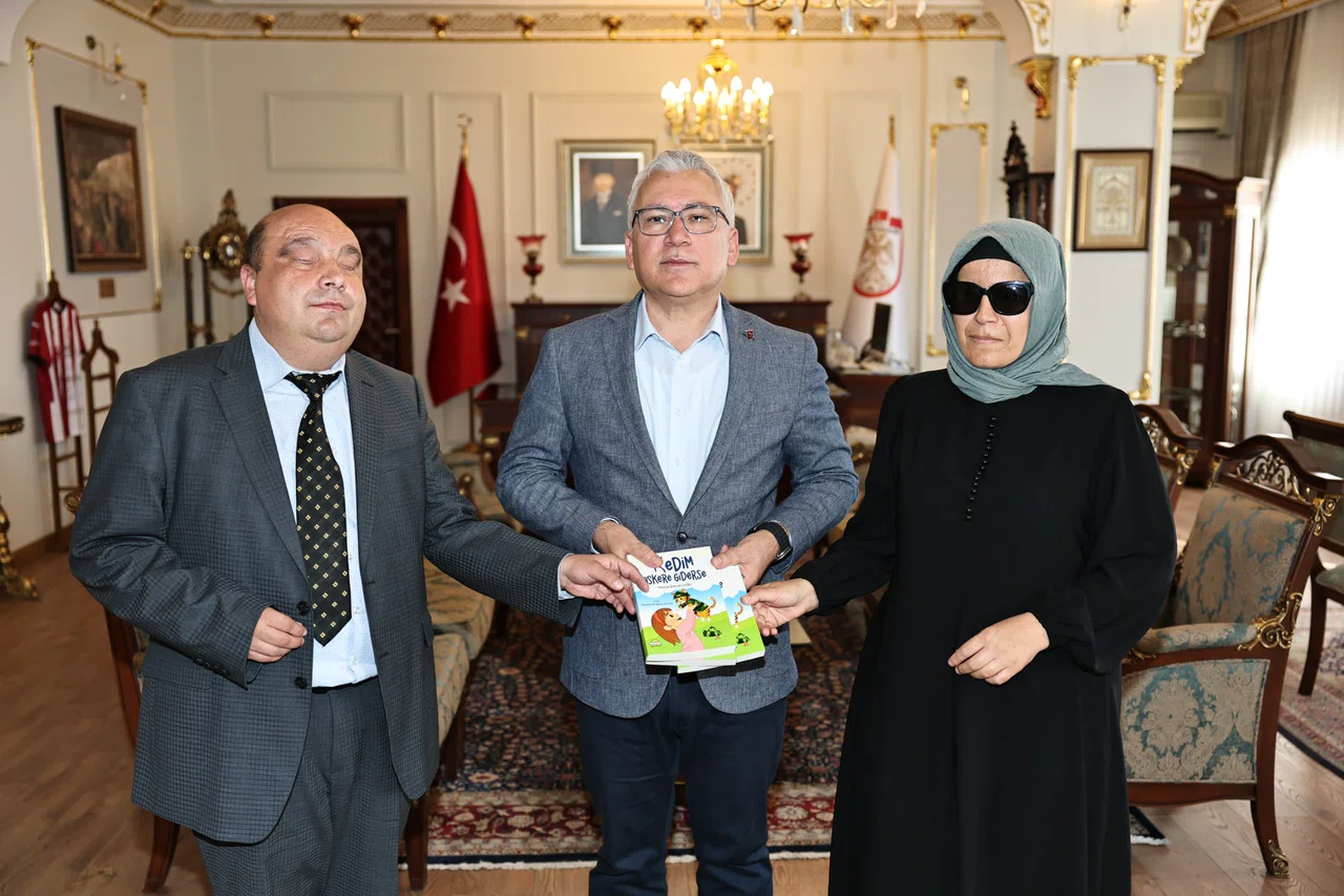 Görme engelli yazarın anlamlı ziyareti Sivas’ta karşılık buldu