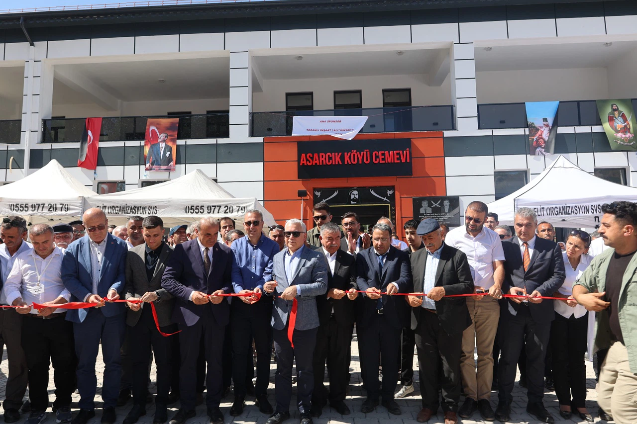 Sivas'ta açılış törenine dikkat çeken katılım