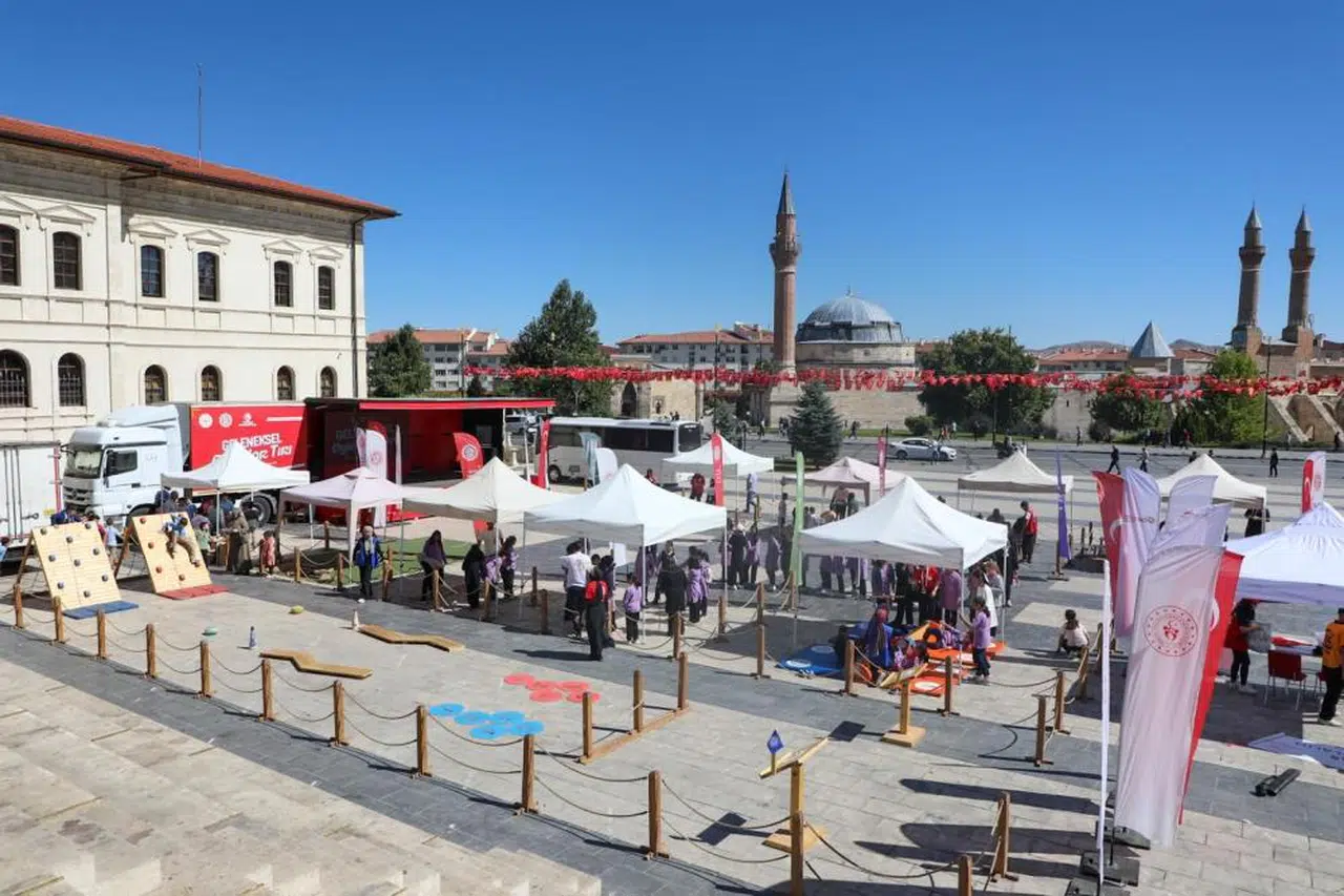 Sivas'ta Unutulmaz Anlar Çocuklar Geleneksel Oyunlarla Coştu