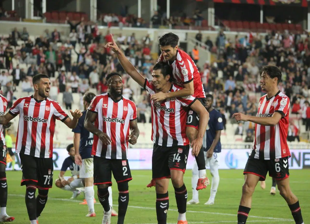 Özbelsan Sivasspor, Sahasında Sarıyer'i Sessiz Sedasız Devirdi 1-0