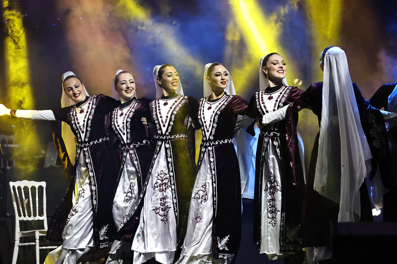 Sivas Kongresi’nin 106. Yılında Halk Dansları Gösterisi Büyüledi