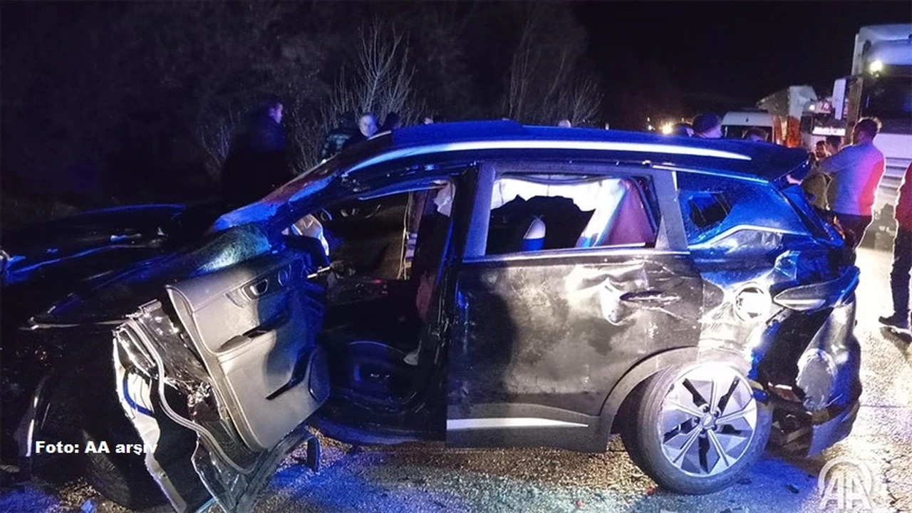 Suşehri'nde iki otomobil çarpıştı: 2 yaralı