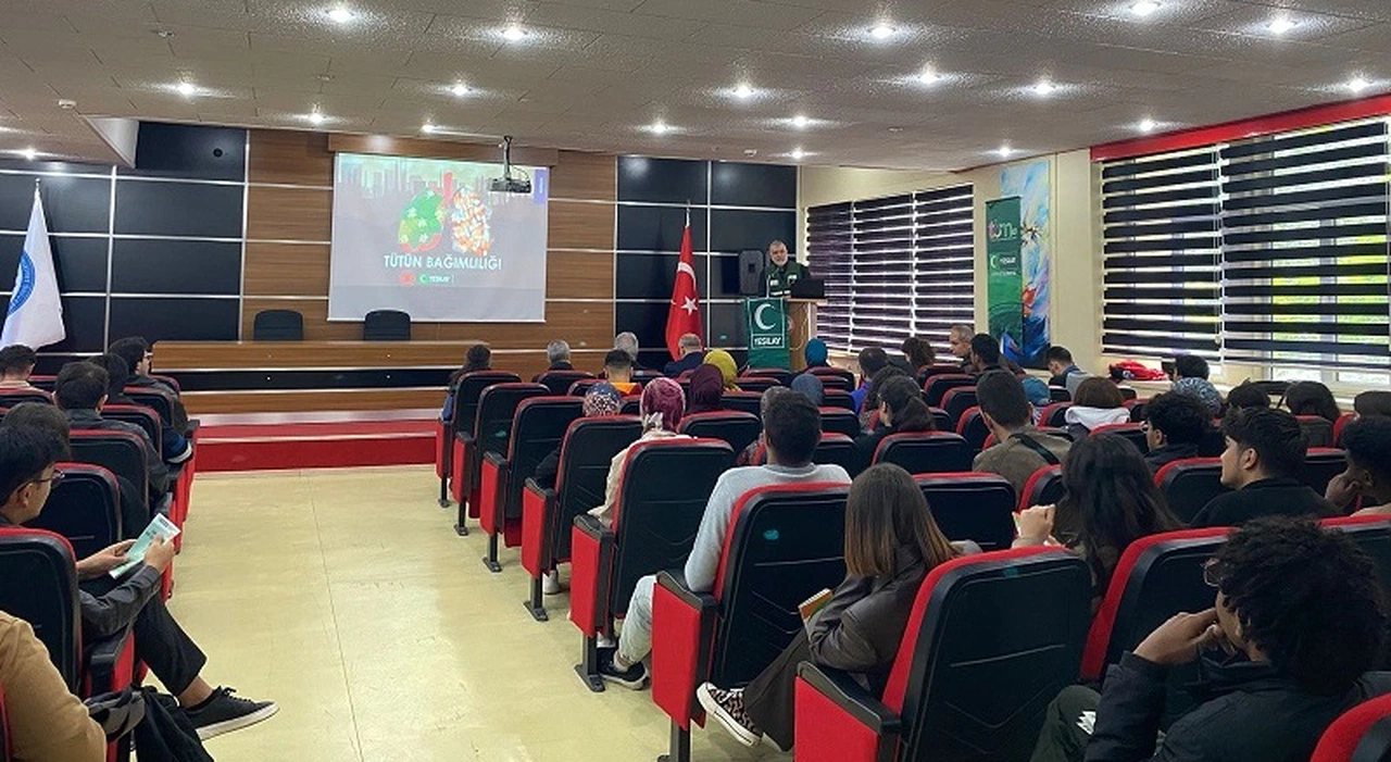 Sivas’ta üniversitelilere verilen eğitim, gerçekleri ortaya koydu