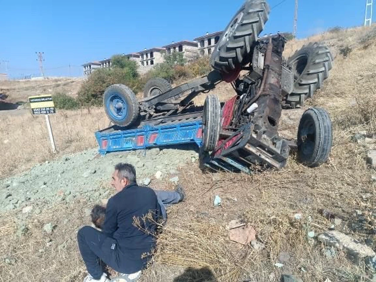 Kontrolden Çıkan Traktör Mahallede Korku Dolu Anlar Yaşattı