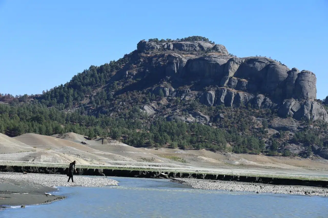Su gitti, toprak ortaya çıktı: Köylüden sürpriz hamle