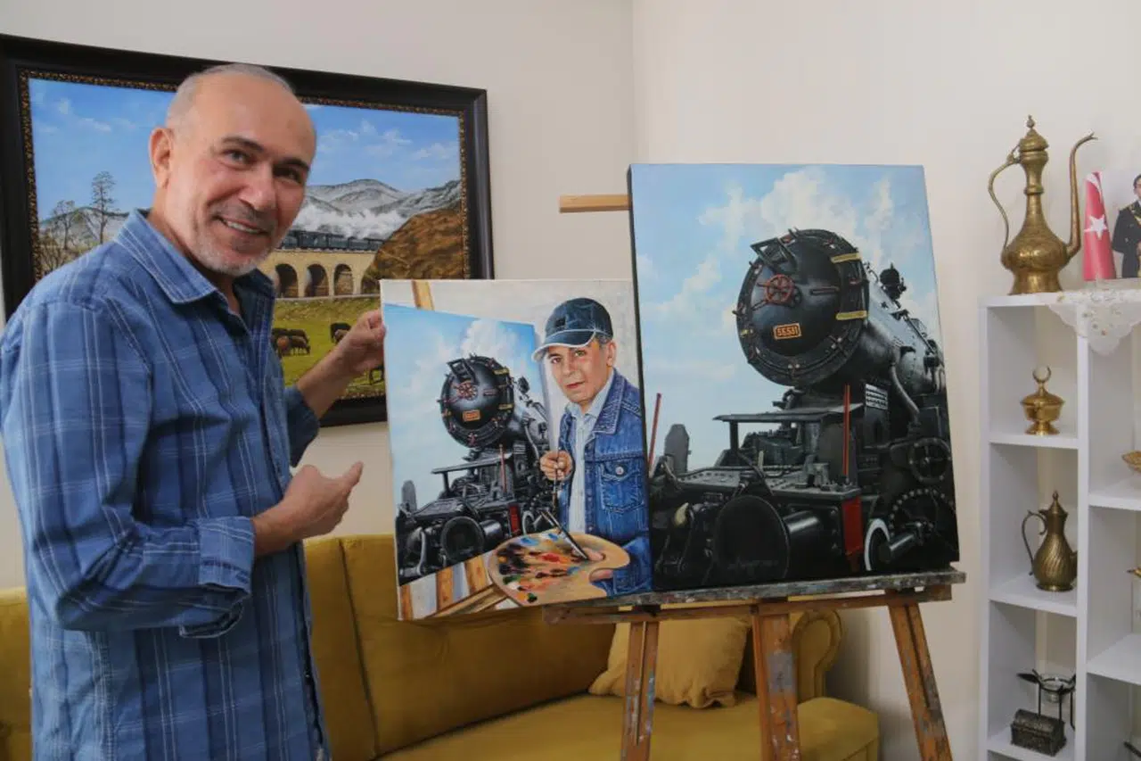 Sivaslı Arif Sayyar, fırçasıyla demiryolu tarihini resmediyor