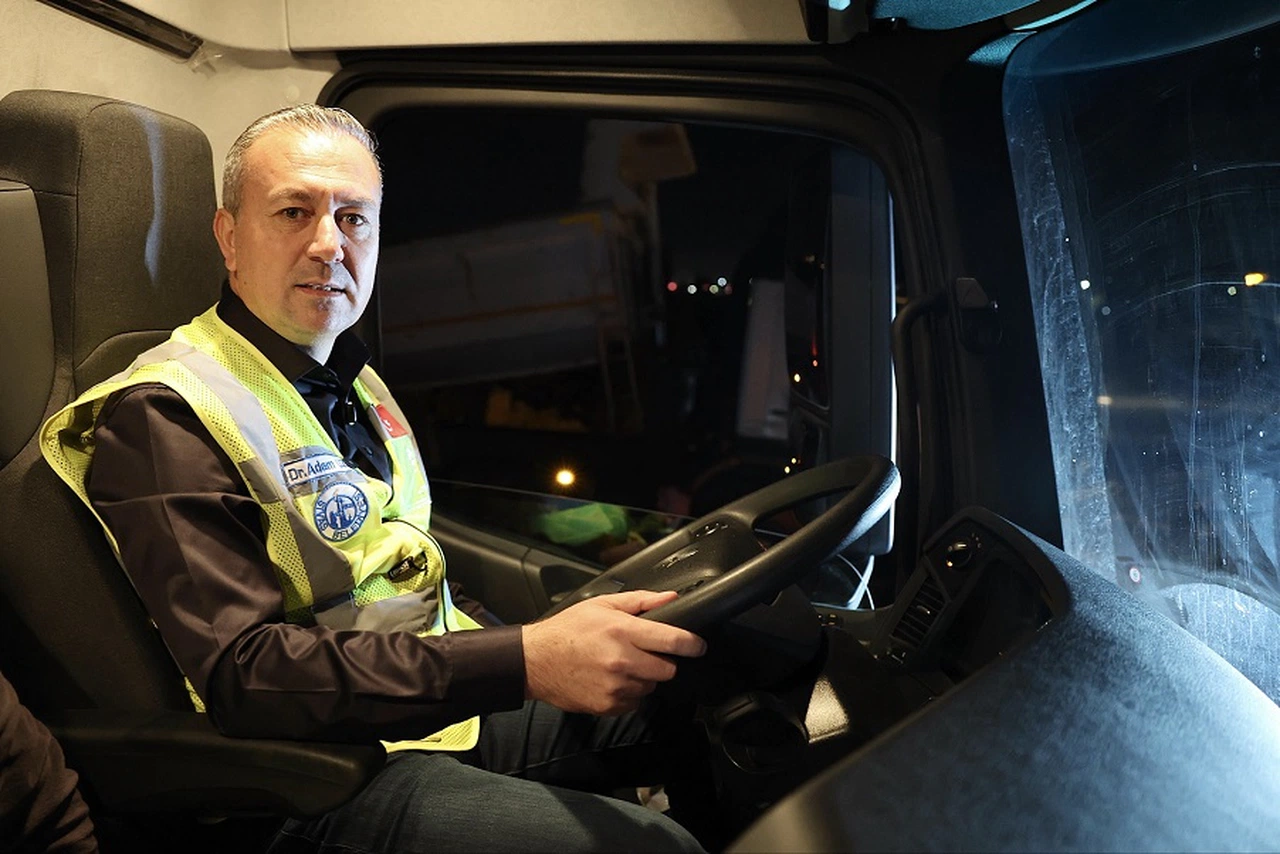 Sivas Belediye Başkanı direksiyona geçti, taşlar yerinden oynadı