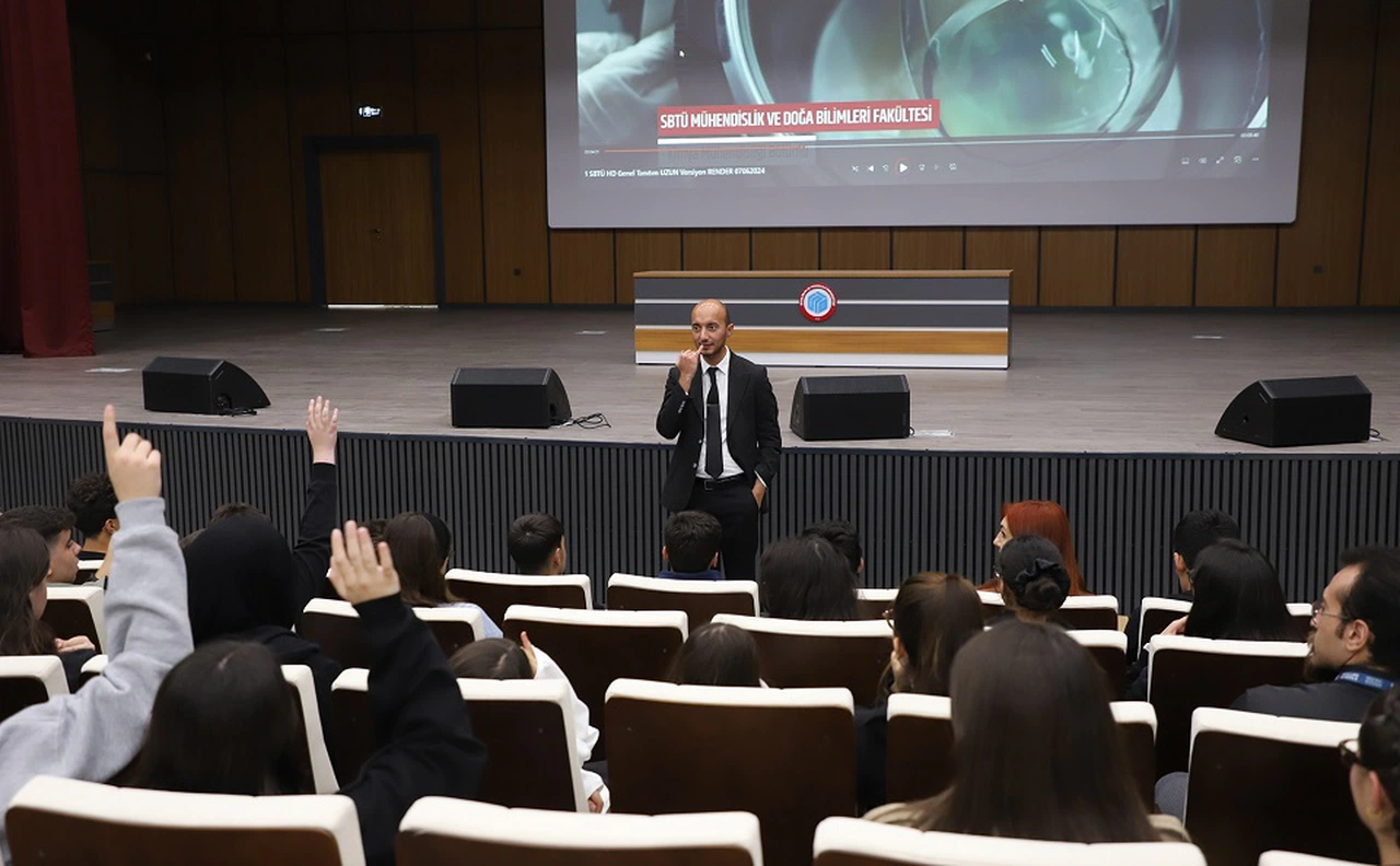 Sivas’ta Uzay Haftası Sürprizi: Gençler Uçuş Deneyimini Yaşadı