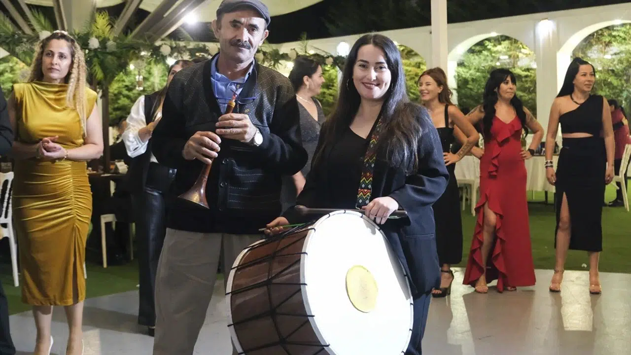 Sivaslı davul ve zurnacı baba-kız rüzgarı