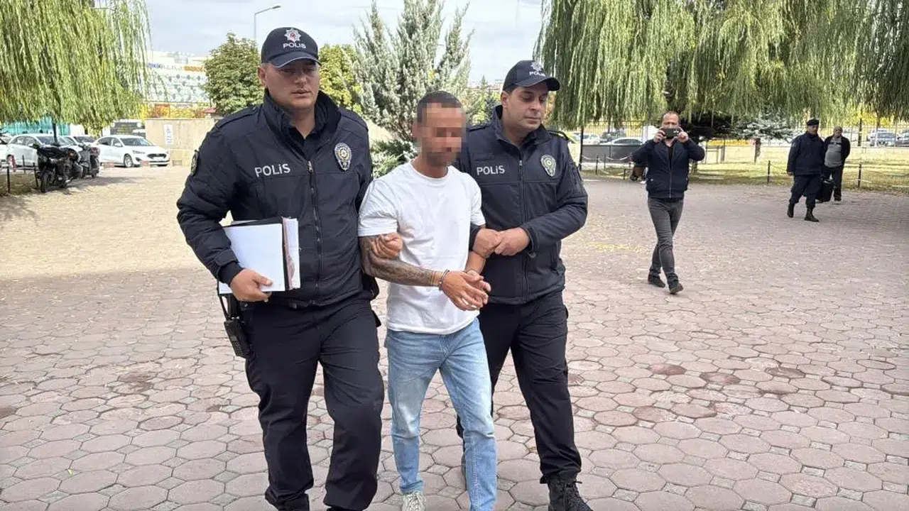 Sivas'ta o şoförden Adliye önünde pişkinlik!..