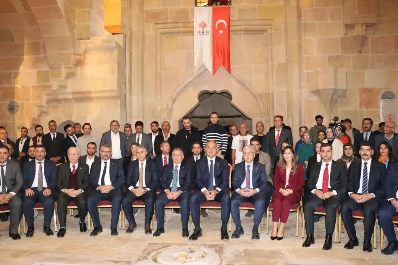 Sivas’ta tarihe yolculuk: Bakan Ersoy, Divriği’de unutulmaz anlara tanık oldu