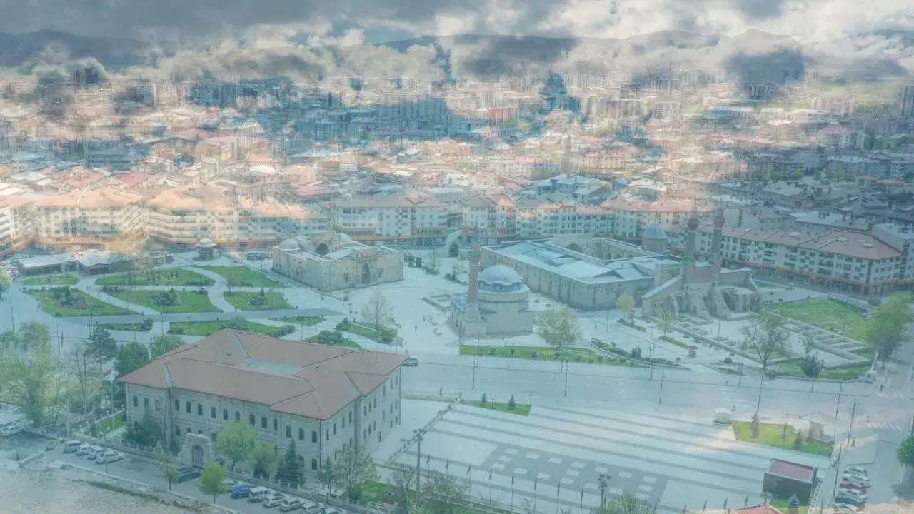 Bugün Sivas'ta Yağış Bekleniyor mu? Sivaslılar Dışarı Çıkmadan Mutlaka Bakın!