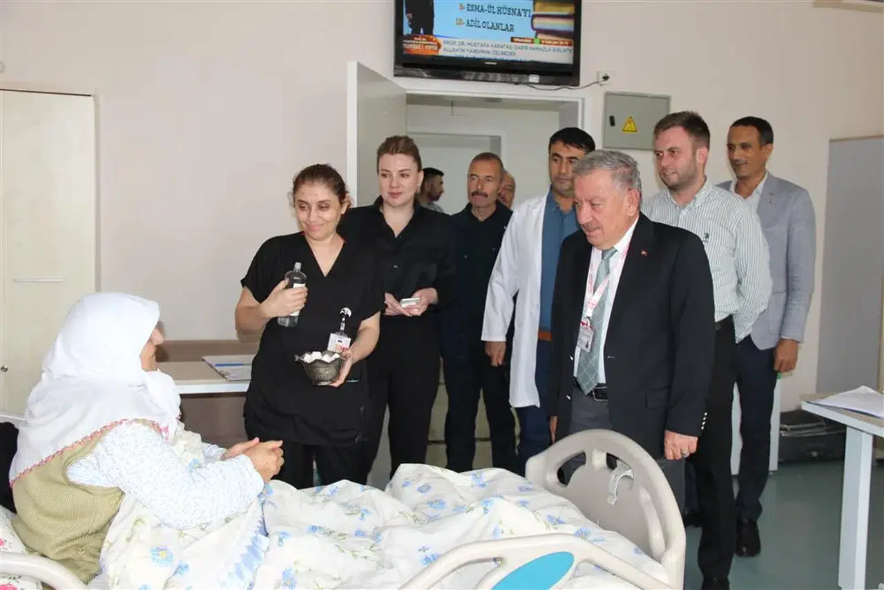 Sivas'ta hastane koridorlarında Cumhuriyet coşkusu