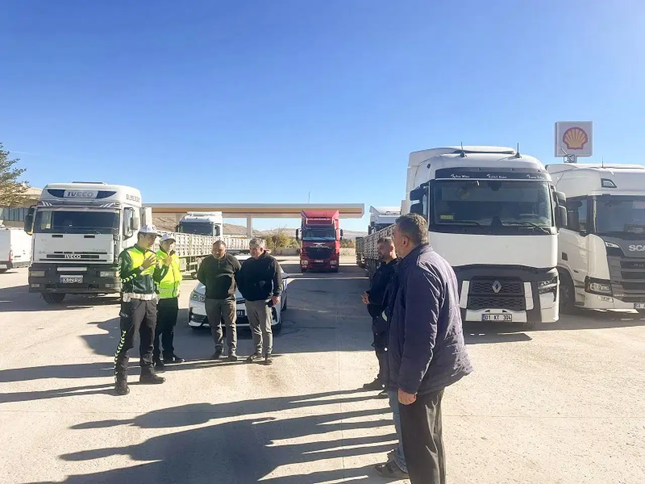 Sivas Zara’da sürücülere polislerden kış uyarısı