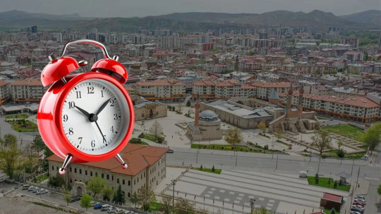 Türkiye Saatleri 1 Saat Geri Alacak mı? Sivas'ta Saatler Ne Zaman Geri Alınacak?