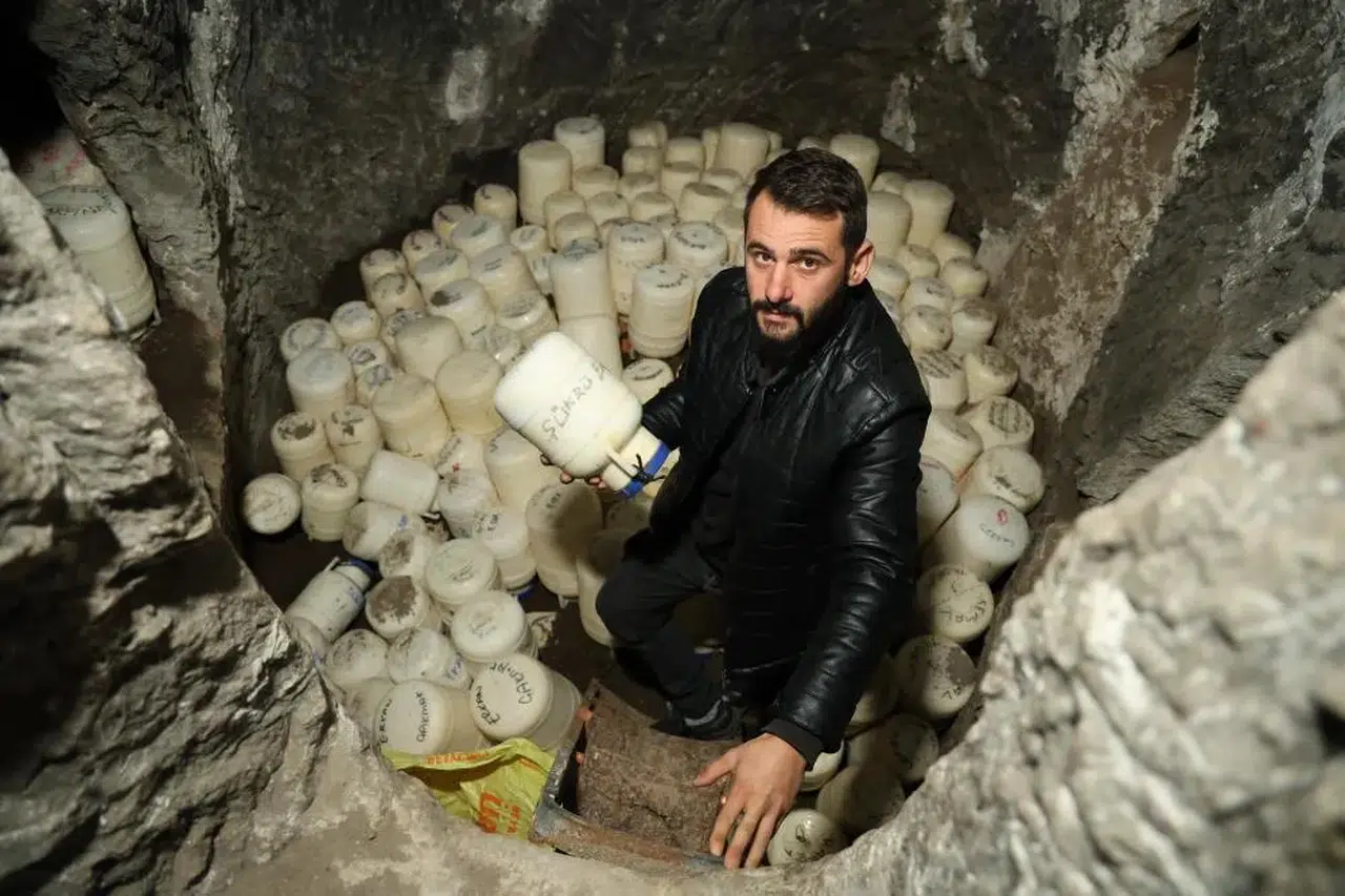 Sivas'ta bu otele köylüler peynirlerini bırakıp gidiyor