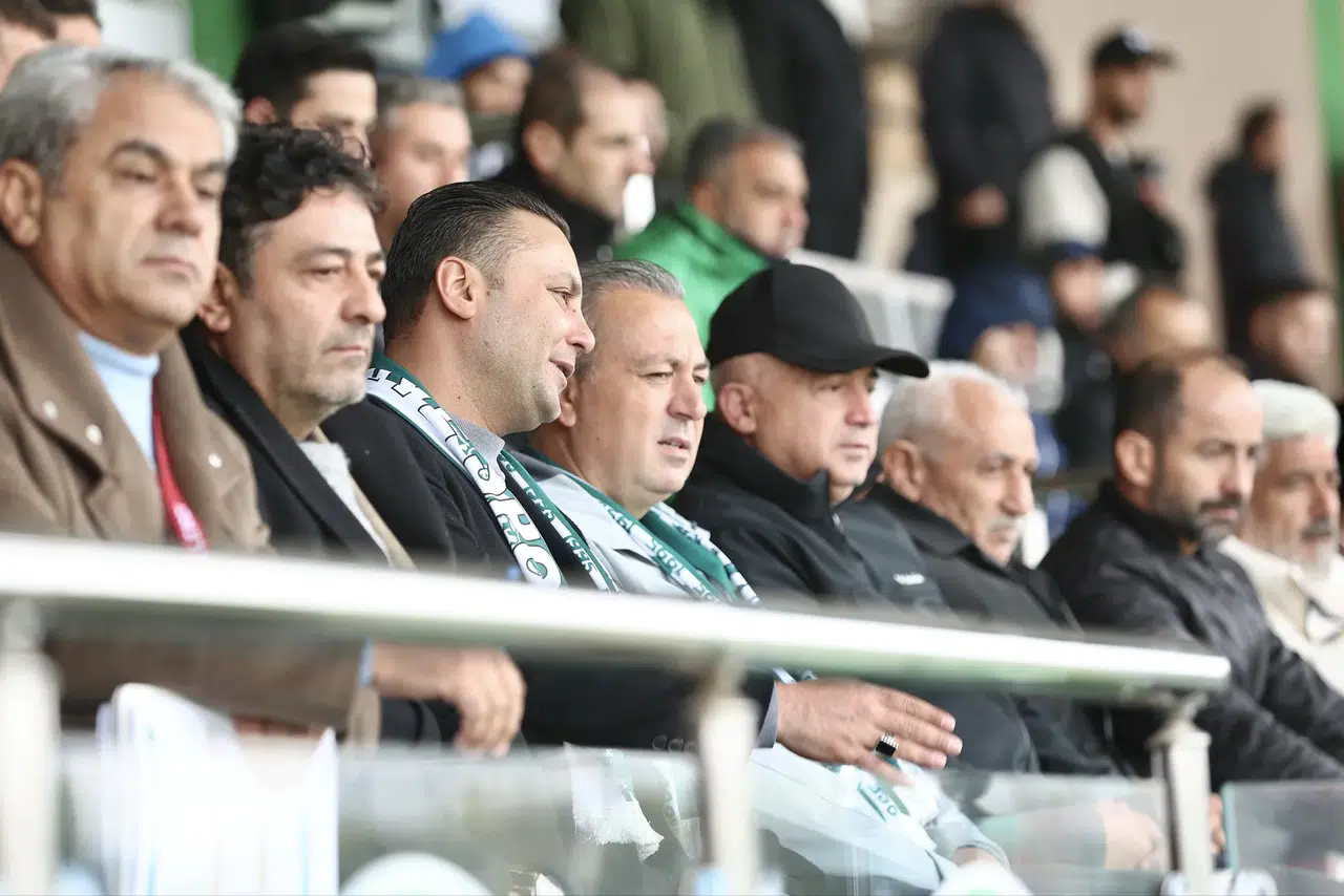 Amatör Lig Maçında Kritik Anlar! Sivas Belediye Başkanı Adem Uzun Hangi Mesajı Verdi?