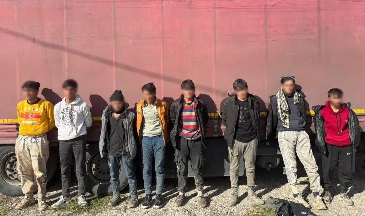 Sivas’ta ilaçların arasında gizlenen 8 göçmen