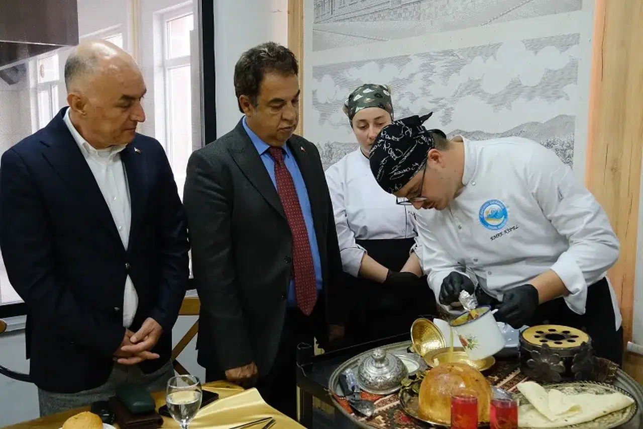 Sivas Cumhuriyet Üniversitesi'nde Genç Şefler Takımı’na Rektör ziyareti