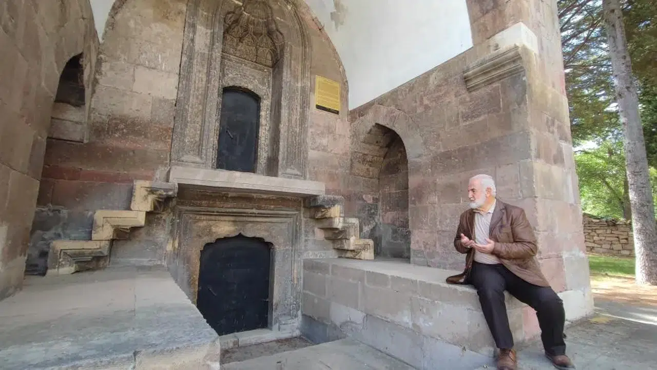 O Asırlık Türbeye Gidenler Gördükleri Karşısında İsyan Etti