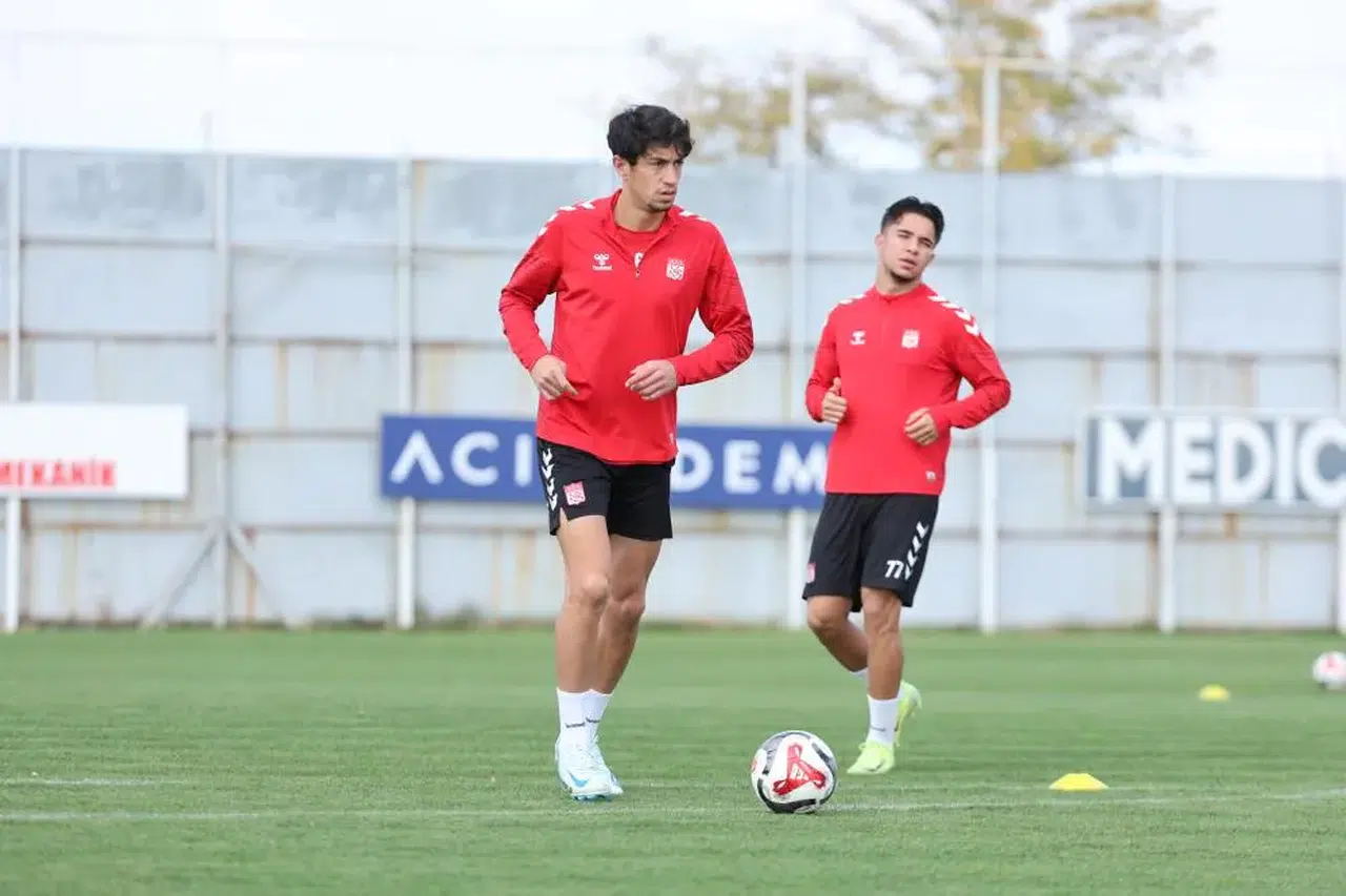 Sivasspor, Kepezspor hazırlığına teknik direktörsüz başladı