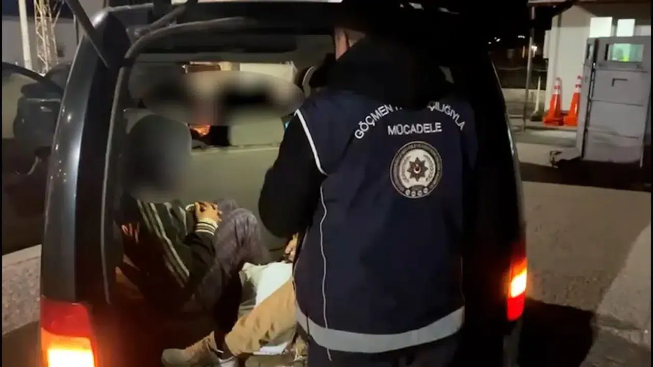 Sivas’ta gece yarısı operasyonu: 4 tutuklama, 9 göçmen geri gönderildi