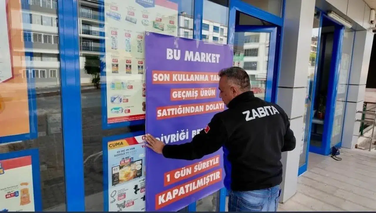 Sivas Divriği'de O Market Şubesi Kapandı: Raflarda Görüntülendi, Belediye Harekete Geçti!