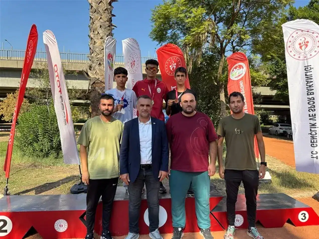 Sivaslı sporcu zirvede! 3000 metrelik yol şampiyonluğa çıktı