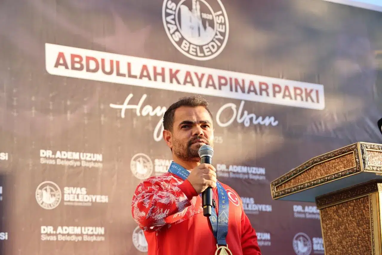 Sivas'ta Dünya Şampiyonu Sporcuya Unutulmaz Sürprizle Vefa Borcu Ödendi