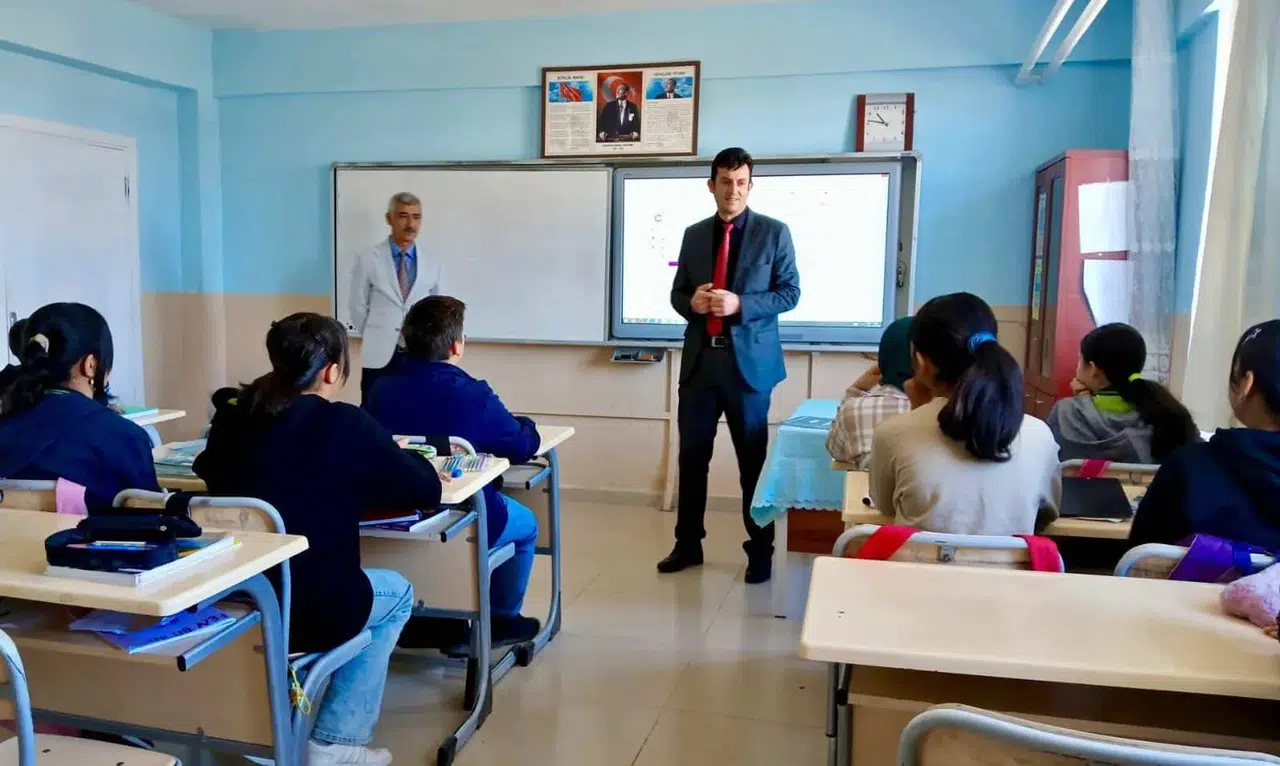 Sivas Ulaş’ta Karacalar öğrencilerle buluştu