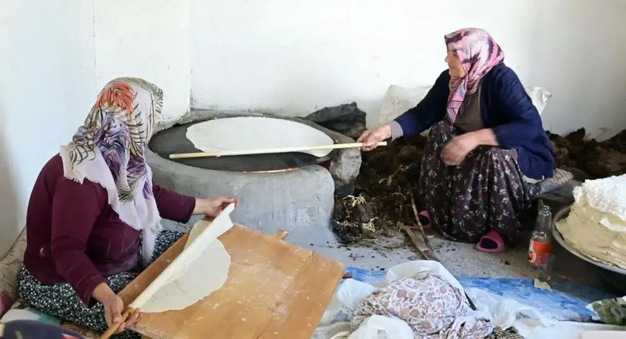 Dumanı Tüten Tandırlar Dayanışmanın Simgesi Oldu