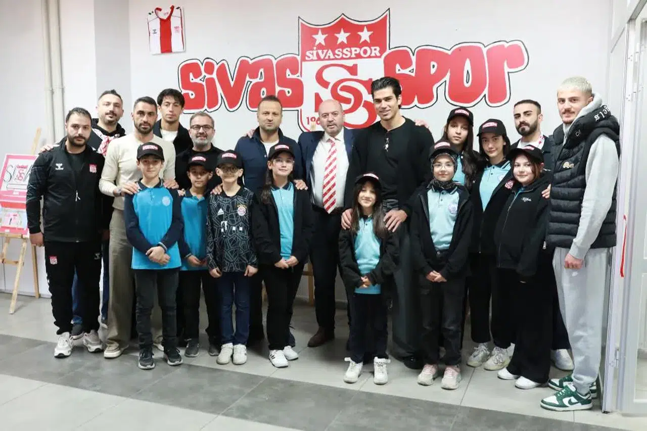 Sivasspor’a renk katan Resim Sergisi: Minik ellerle büyük aşk