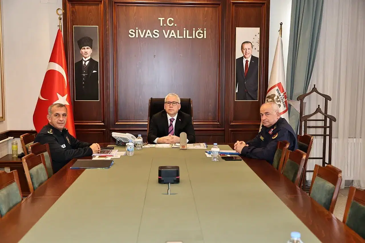 Sivas’tan katılım: Yerlikaya Başkanlığında Güvenlik değerlendirmesi
