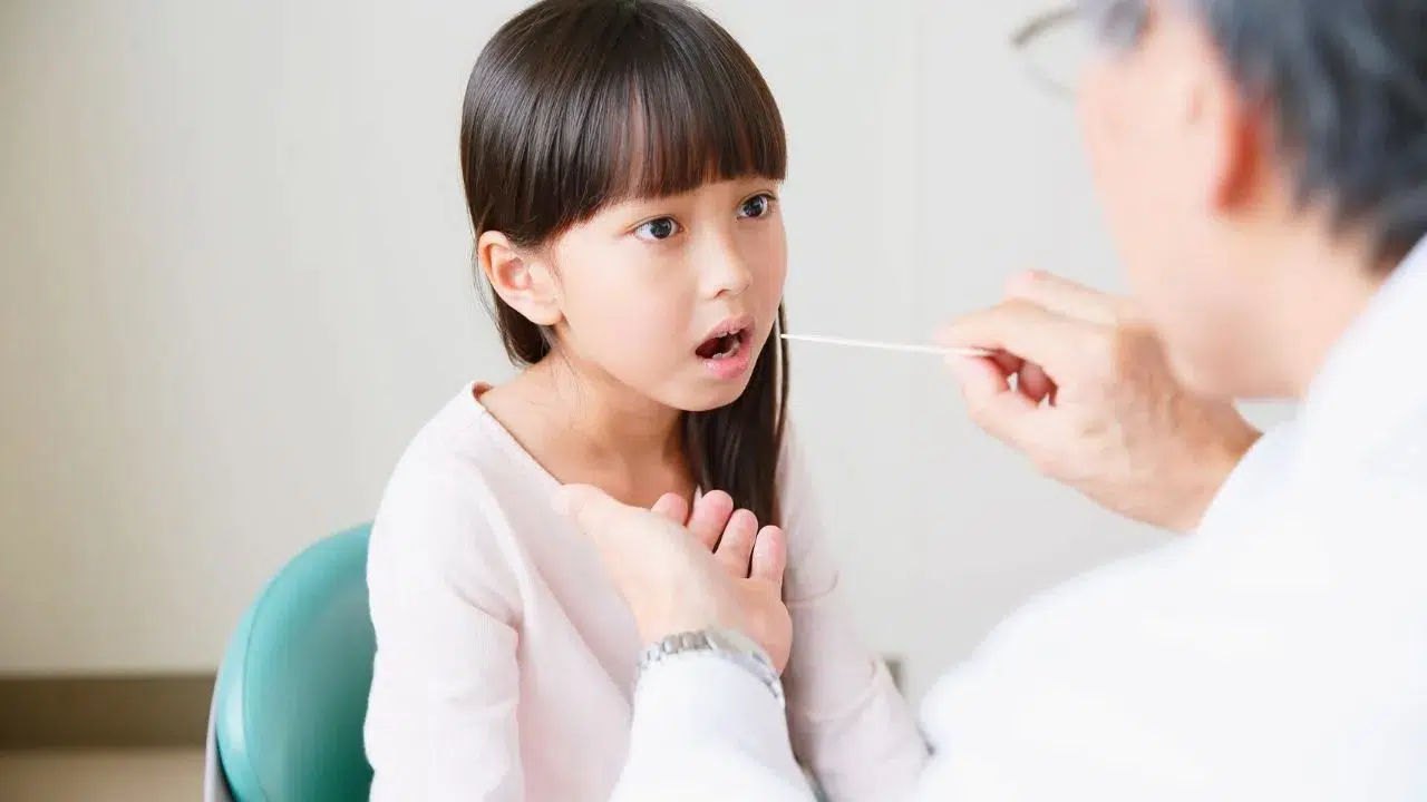 O Geçmeyen Boğaz Ağrısının Ardındaki Sebep Bu Olabilir!