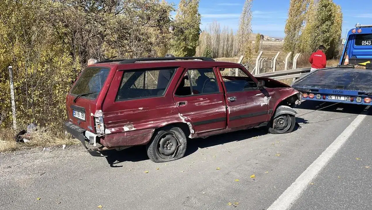 Sivas-Kayseri yolunda feci kaza: Bir kişi ağır yaralı