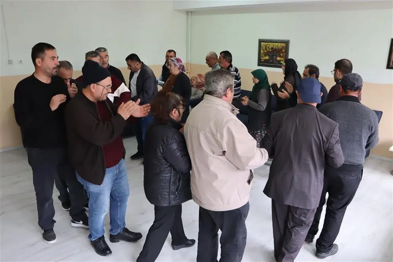 Bu Görüntüler Sadece Sivas'ta! Sağlıkçılar Ele Ele, Coşku Dorukta!