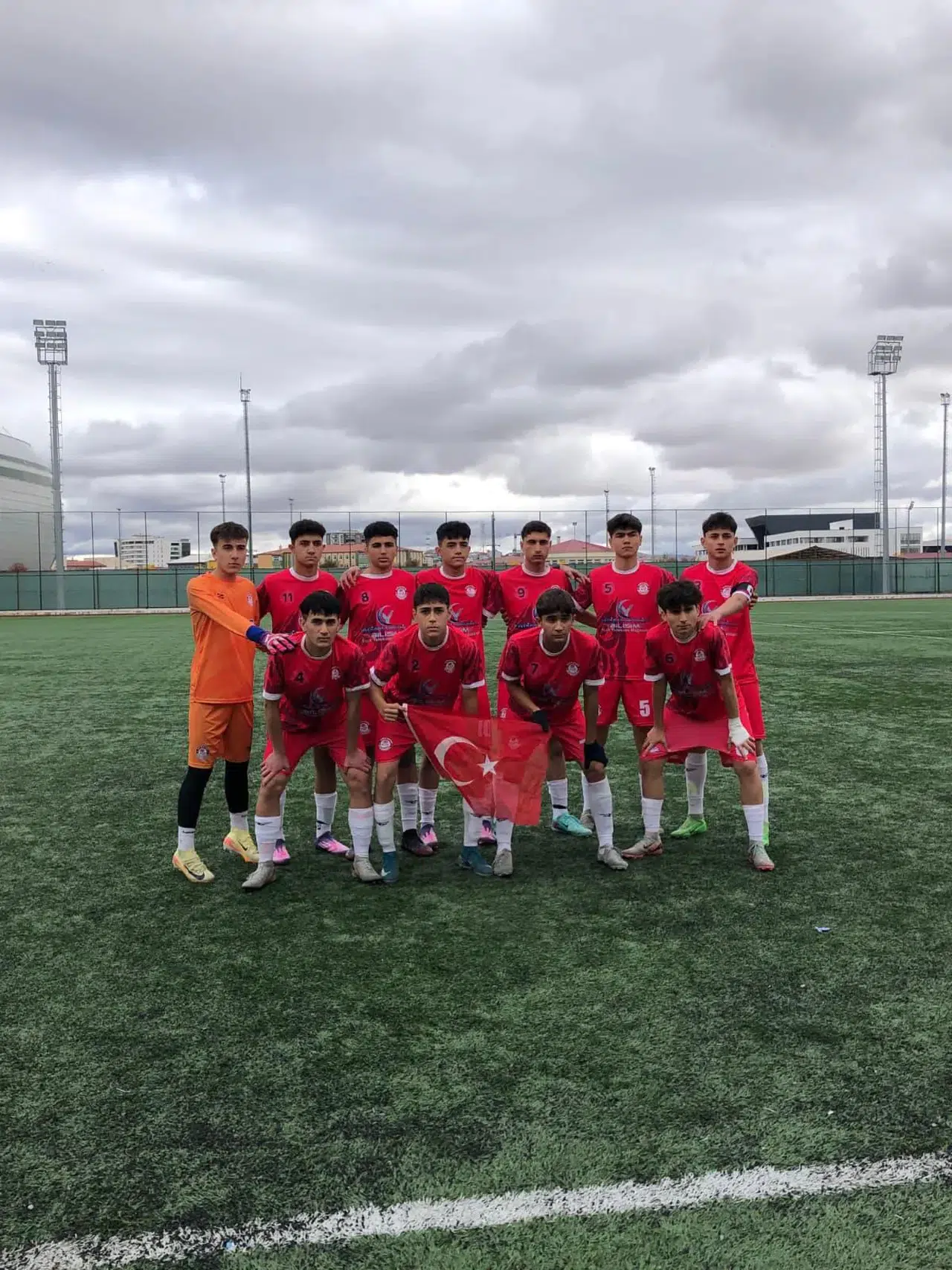 Sivas’ta Cumhuriyet Coşkusu! Gençler Bayraklarla Çıktı, Zaferle Döndü