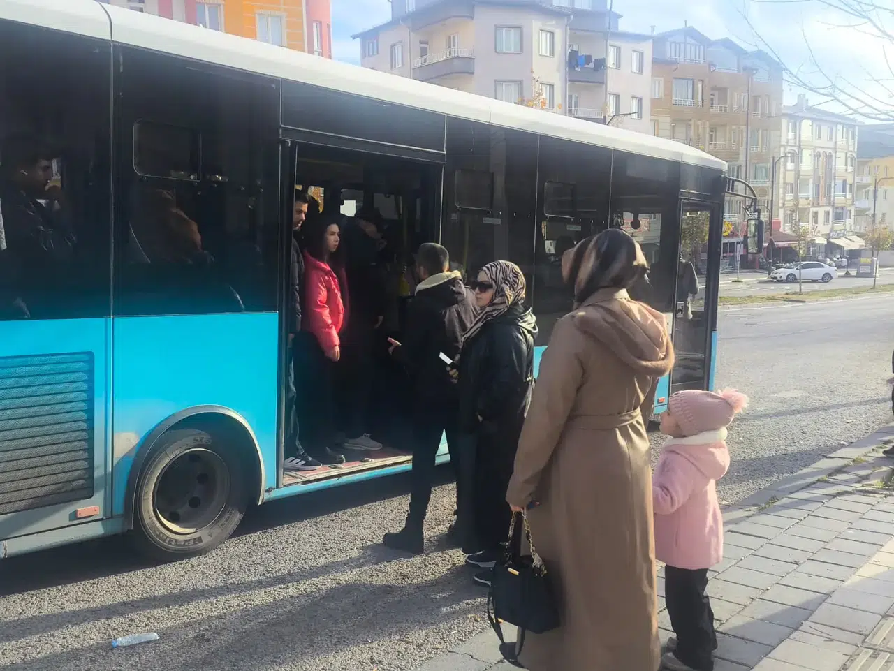 Sivas’ta Otobüs Çilesi Büyüyor! Duraklarda Bekleyiş Bitmiyor!