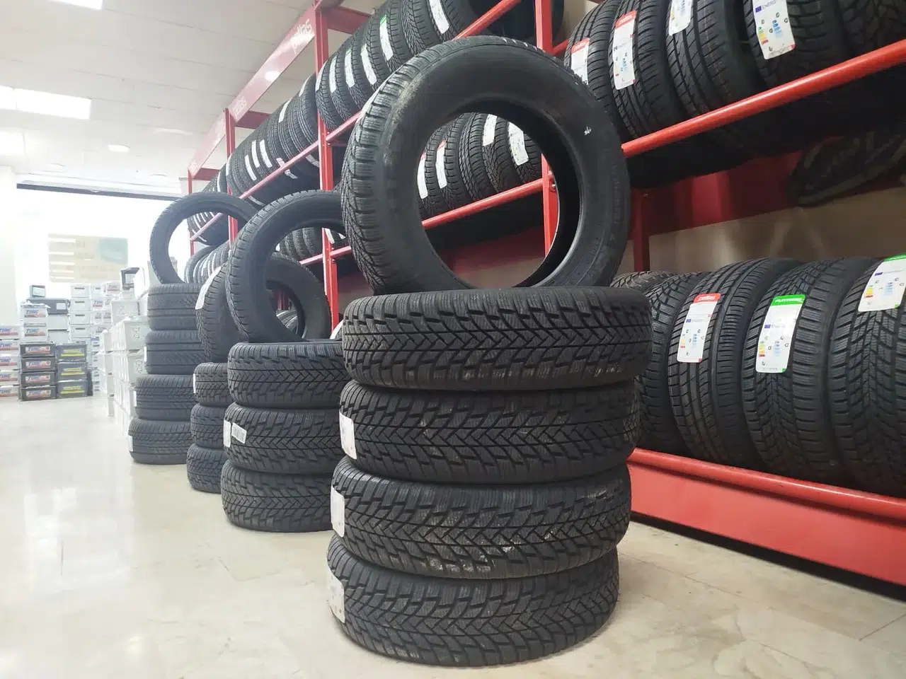 Sivas'ta Kar Yağışı Sonrası Lastikçilerde Yoğunluk Rekoru Kırılıyor