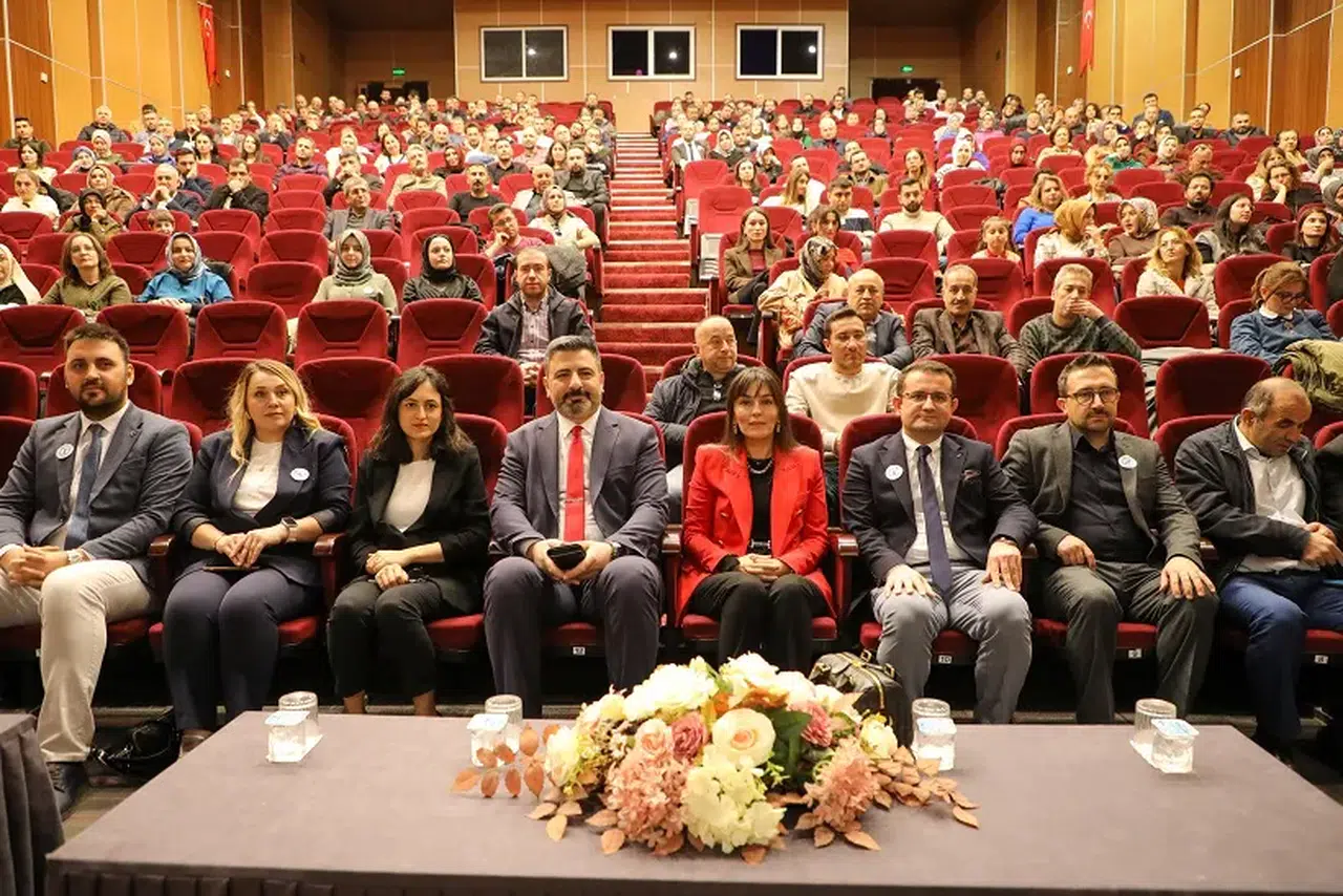 Sivas'ta eğitimciler için hayati uyarılar bu programda yapıldı