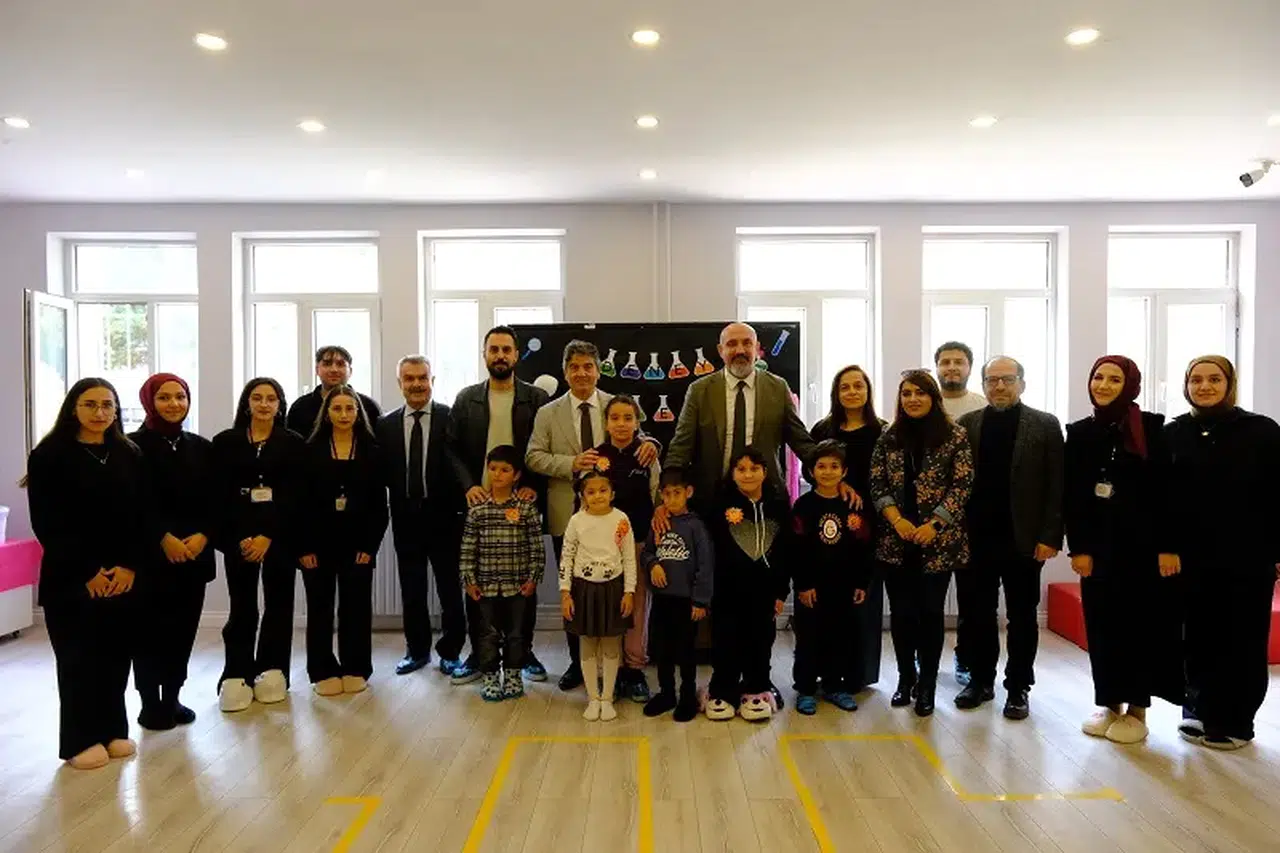 Sivas’ta üniversitelilerden Özel Çocuklara sürpriz