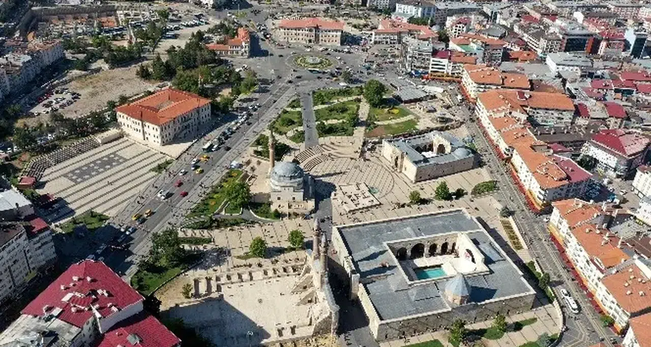 Sivas'ta Kamu Binaları İçin Kritik Dönüşüm! Hangi İlçeler Tamam?