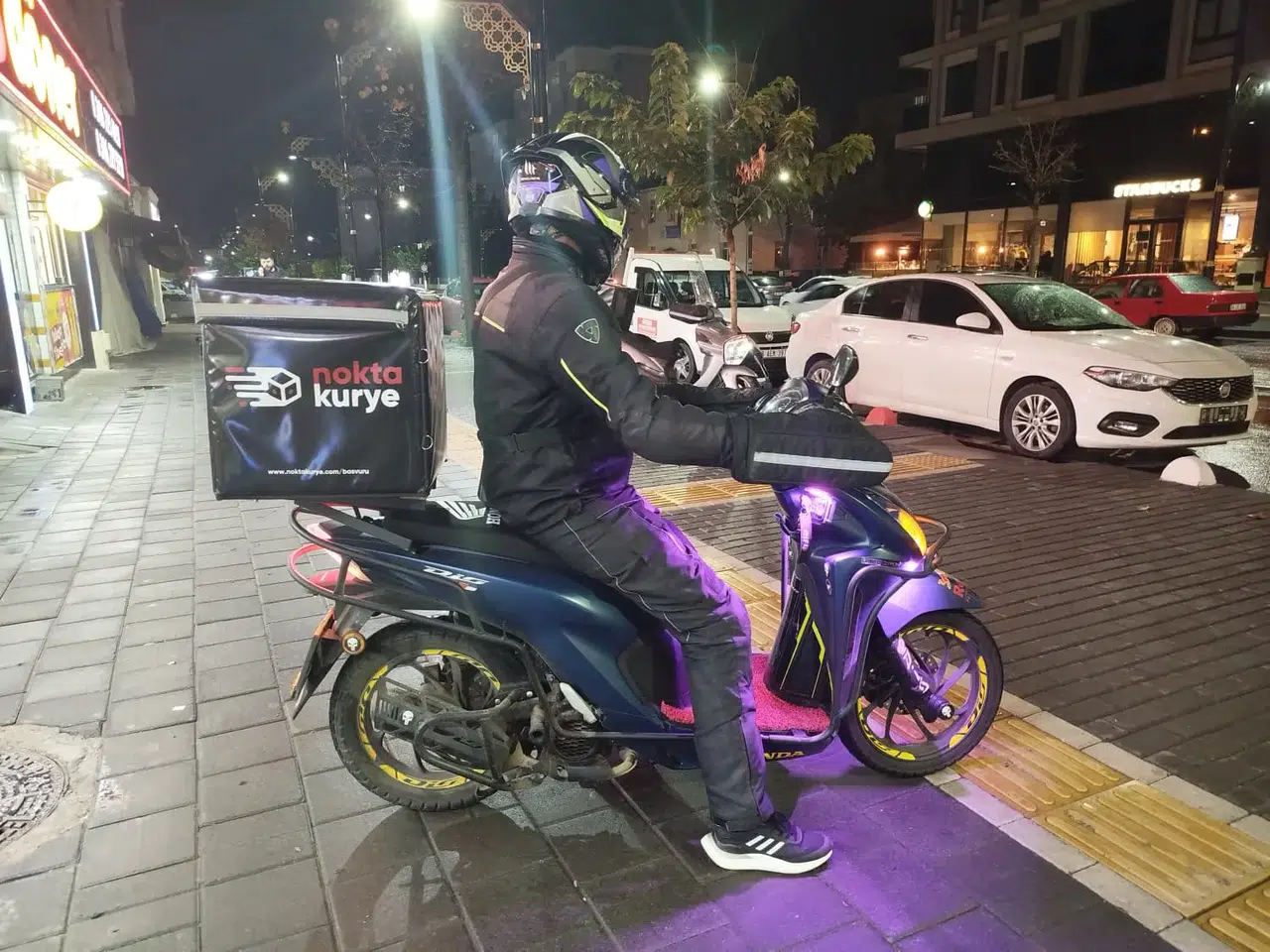 Siparişiniz Gecikirse Kızmayın! Sivas'ın O Dondurucu Soğuğunda Motokuryeler Neler Yaşıyor?