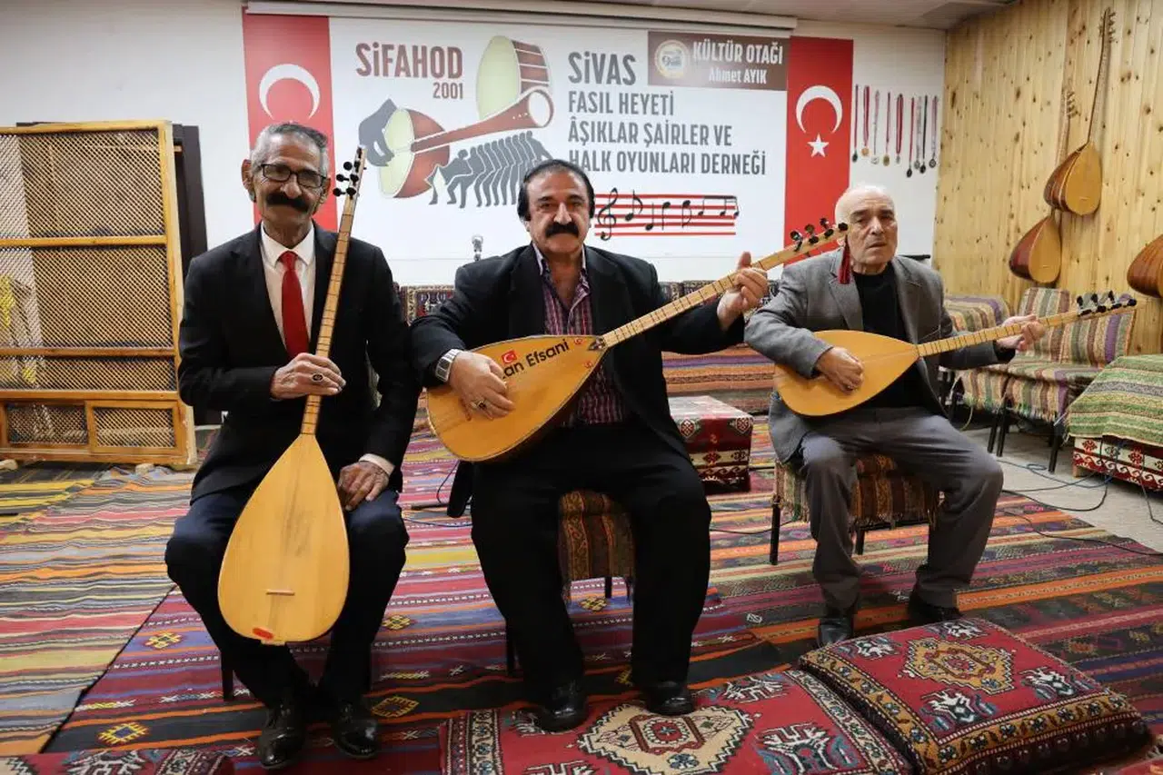 Sivas'ta yapay seslerle türkülerin geleceği tartışılıyor