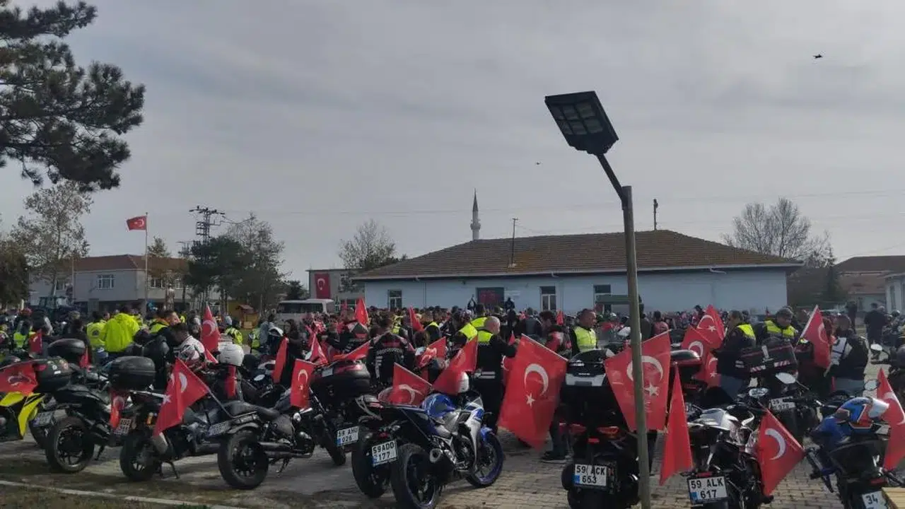 Vatan Sağolsun Diyen Yüzlerce Motorlu Şehidin Evine Akın Etti! İşte O Anlar